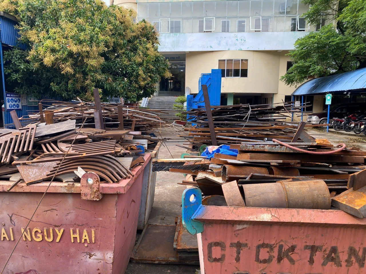 Thu gom phế liệu kim loại tại xí nghiệp