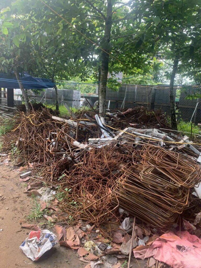 Bảo quản phế liệu kim loại – sắt vụn để ngoài trời dễ bị gỉ