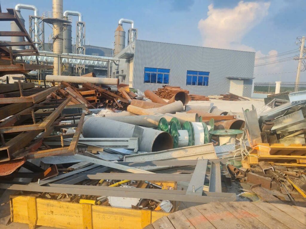 Phế liệu là gì – phế liệu kim loại tại nhà xưởng