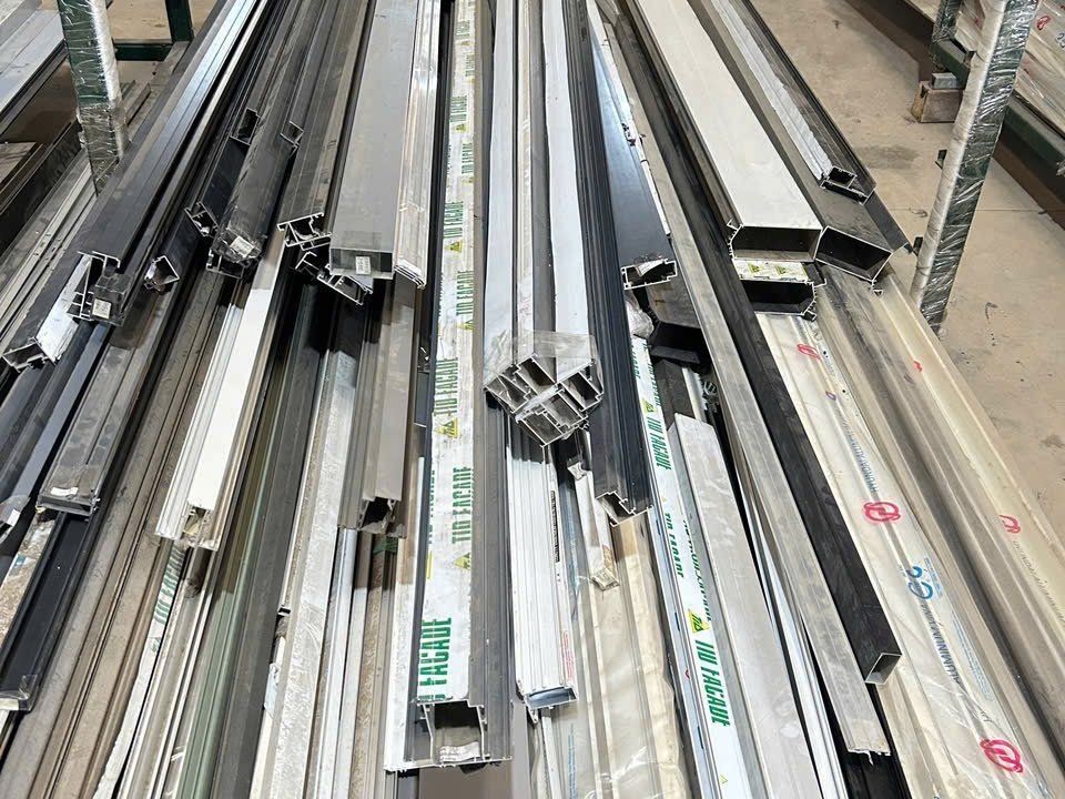 Nhôm định hình, cửa nhôm cũ bán phế liệu tại Dĩ An