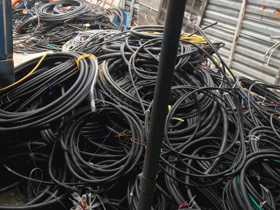 Dây cáp đồng phế liệu thanh lý từ nhà máy trong KCN Sóng Thần