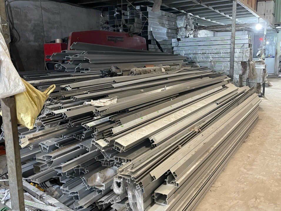 Inox tấm, ống, thanh phế liệu cần bán từ nhà xưởng